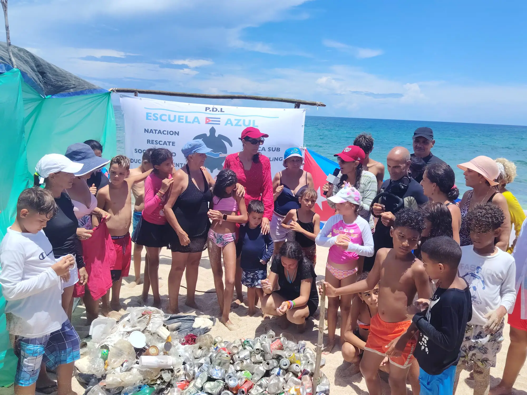 Cierre de la jornada con el grupo completo en la playa.